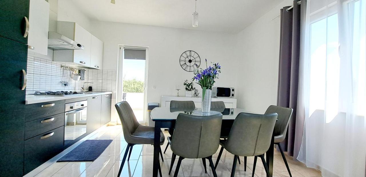 Apartment In Murter Eksteriør bilde