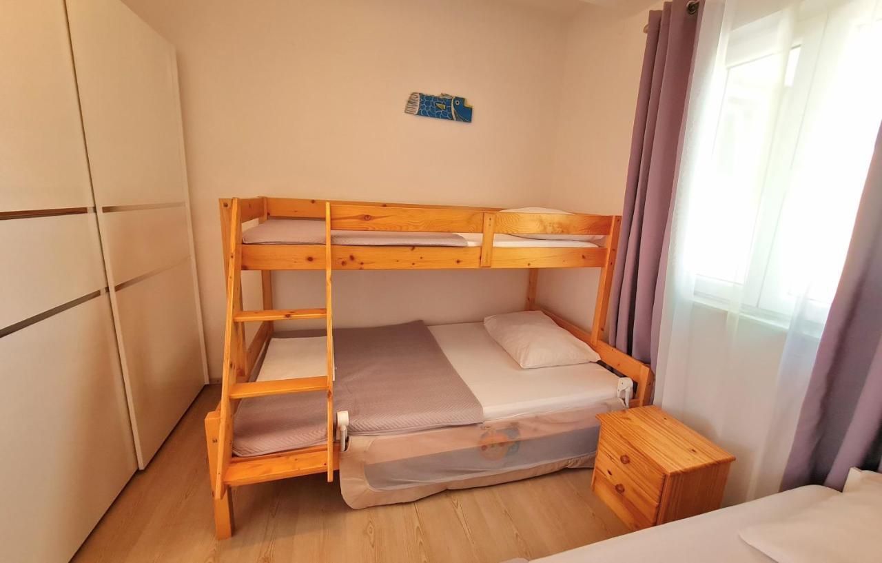 Apartment In Murter Eksteriør bilde
