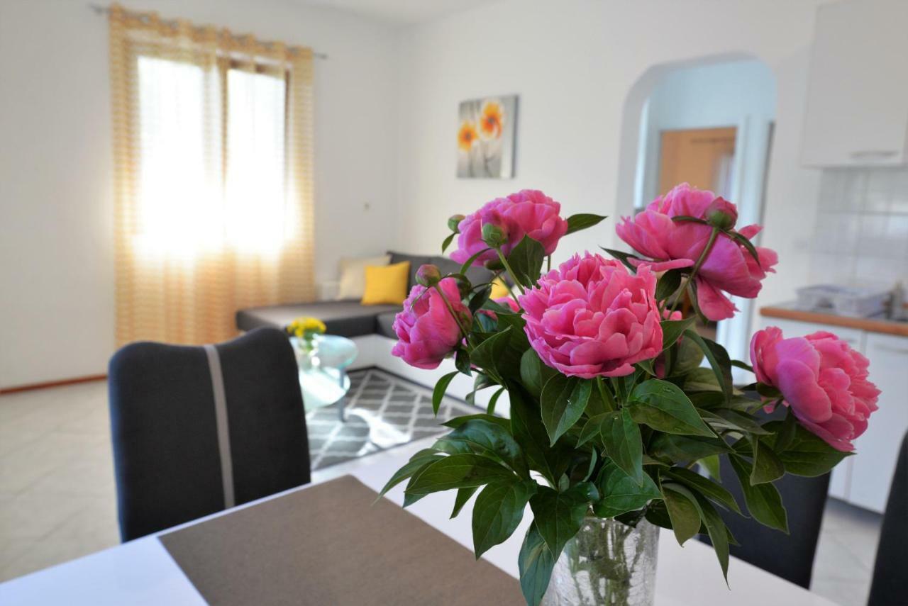 Apartment In Murter Eksteriør bilde