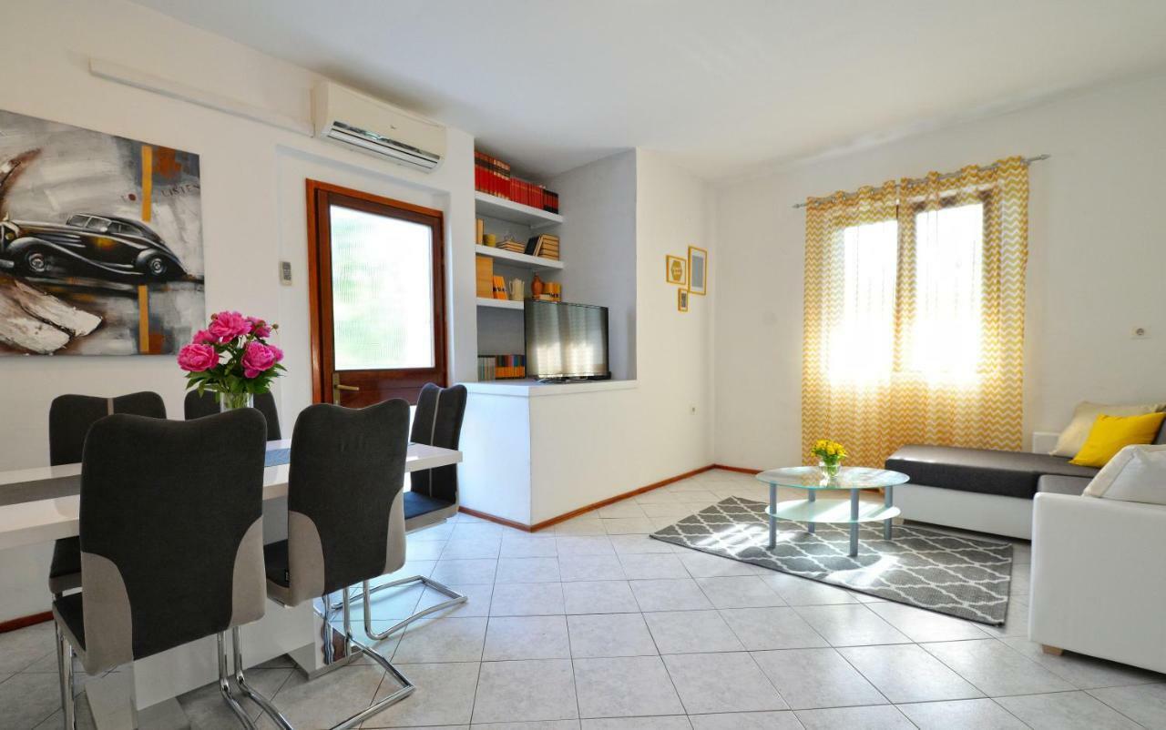 Apartment In Murter Eksteriør bilde