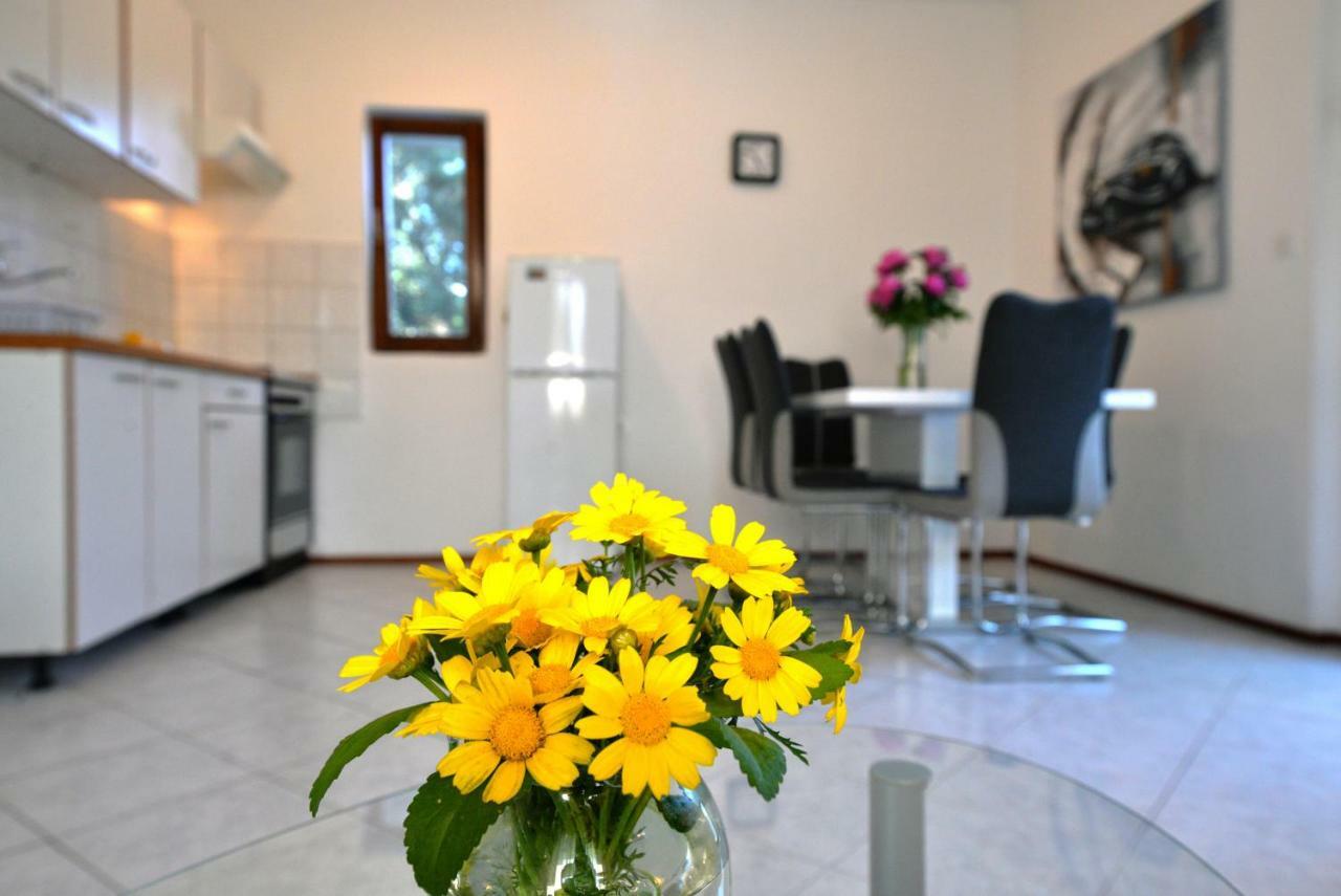 Apartment In Murter Eksteriør bilde