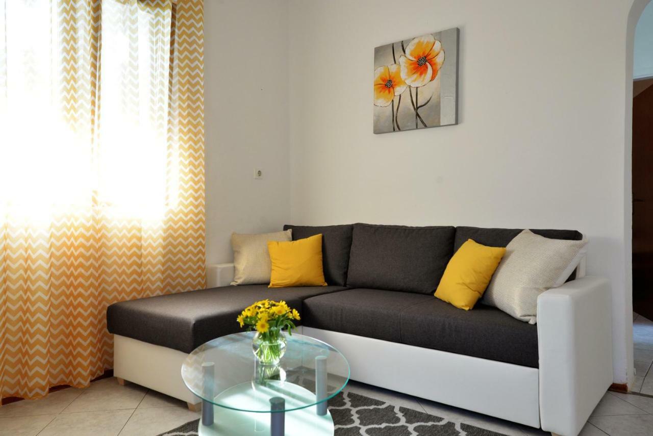 Apartment In Murter Eksteriør bilde