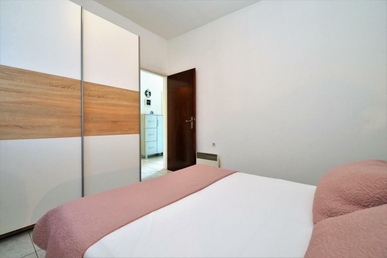 Apartment In Murter Eksteriør bilde