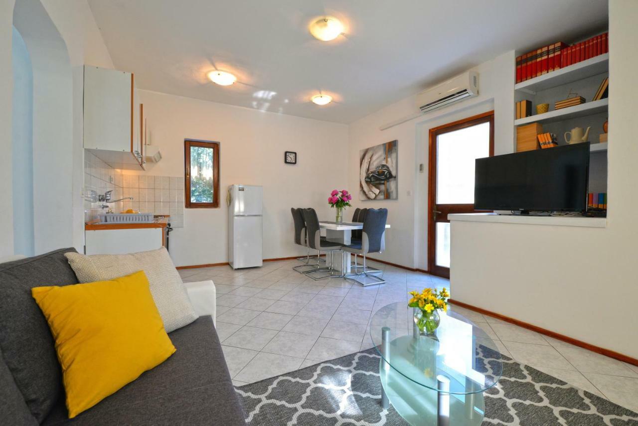 Apartment In Murter Eksteriør bilde