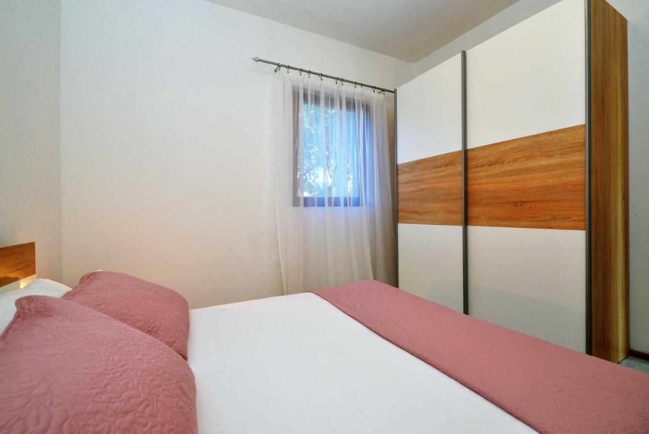 Apartment In Murter Eksteriør bilde